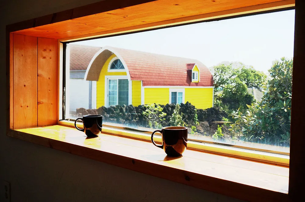 Unnie Guesthouse - Hostel Jeju Hotel