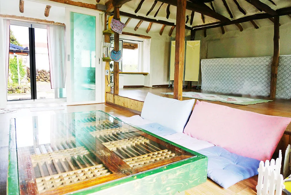 Unnie Guesthouse - Hostel Jeju 2*,  South Korea
